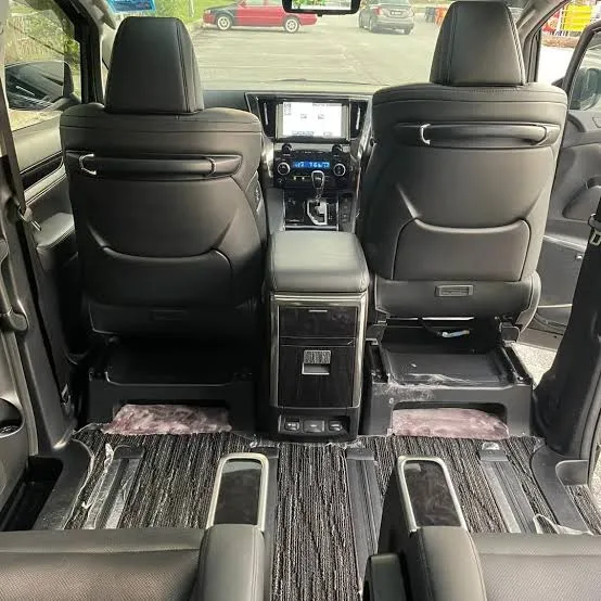 Toyota Alphard AGH30 pilot seats and centre console